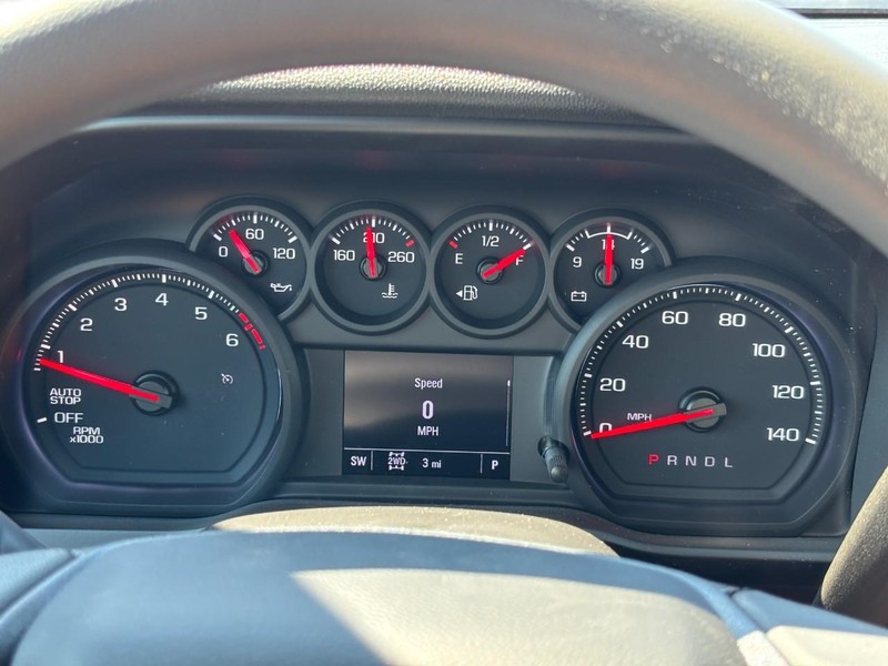Chevrolet Silverado 1500 Vehicle Full-screen Gallery Image 13