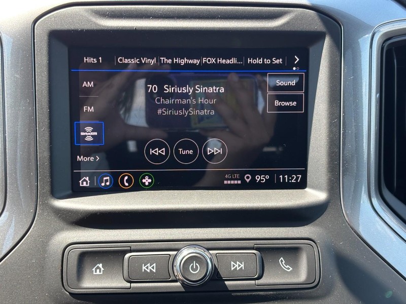 Chevrolet Silverado 1500 Vehicle Full-screen Gallery Image 14