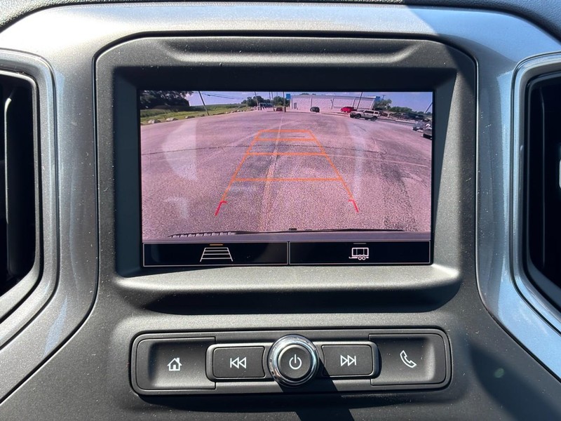 Chevrolet Silverado 1500 Vehicle Full-screen Gallery Image 15
