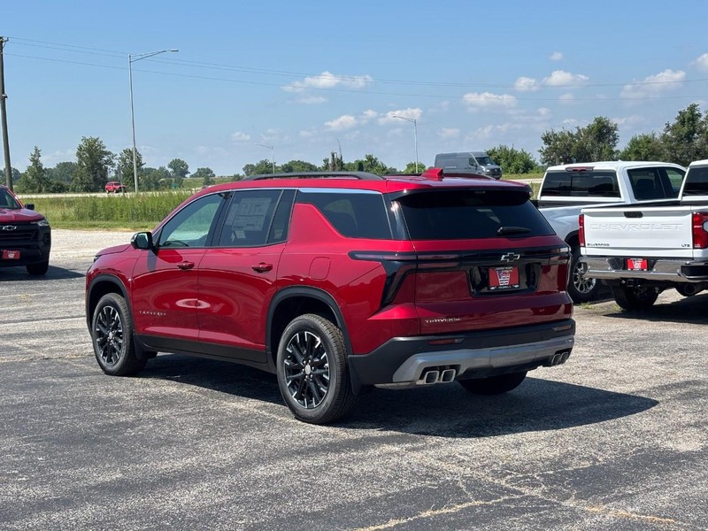 Chevrolet Traverse Vehicle Full-screen Gallery Image 3