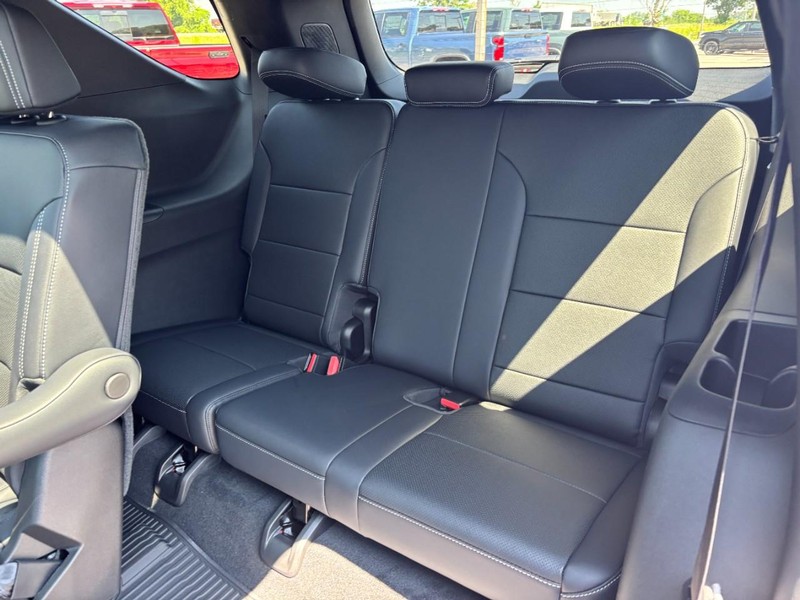 Chevrolet Traverse Vehicle Full-screen Gallery Image 5