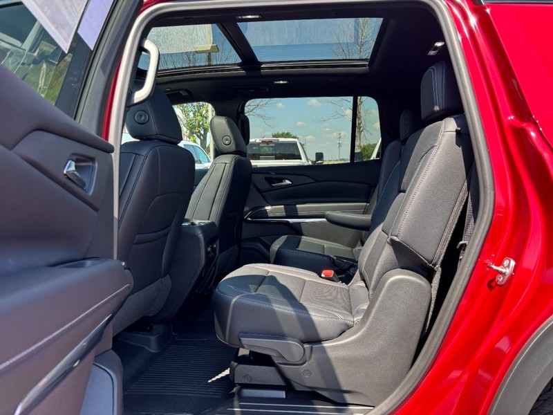Chevrolet Traverse Vehicle Full-screen Gallery Image 6