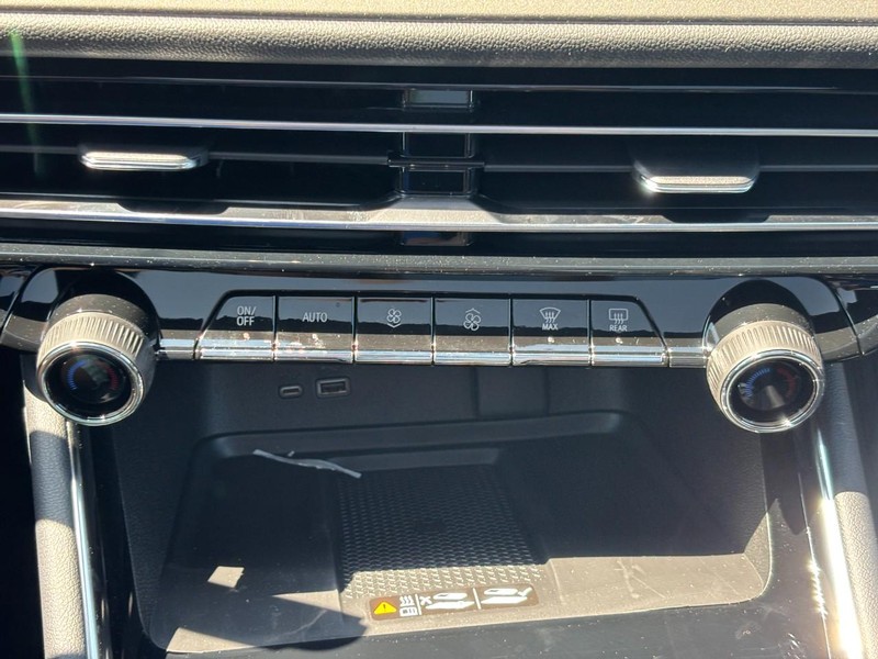 Chevrolet Traverse Vehicle Full-screen Gallery Image 19