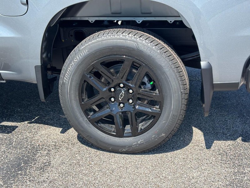 Chevrolet Silverado 1500 Vehicle Full-screen Gallery Image 4