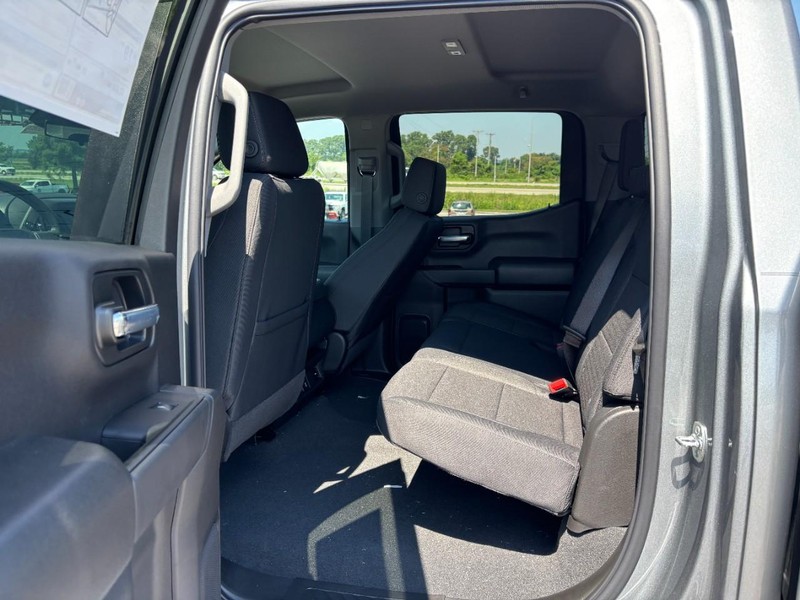 Chevrolet Silverado 1500 Vehicle Full-screen Gallery Image 5