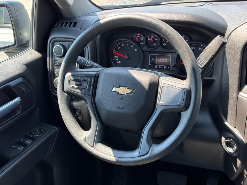 Chevrolet Silverado 1500 Vehicle Full-screen Gallery Image 7