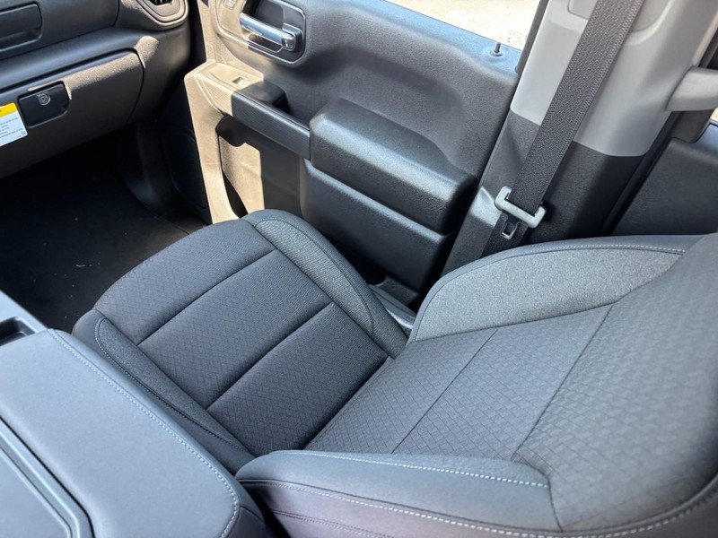 Chevrolet Silverado 1500 Vehicle Full-screen Gallery Image 9
