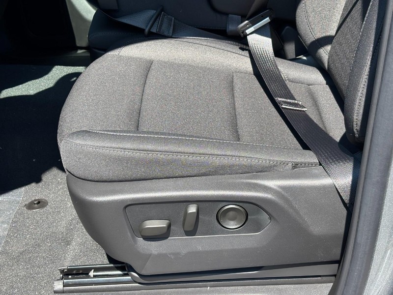 Chevrolet Silverado 1500 Vehicle Full-screen Gallery Image 10