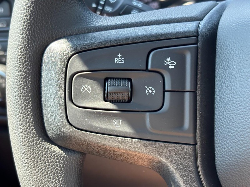 Chevrolet Silverado 1500 Vehicle Full-screen Gallery Image 12