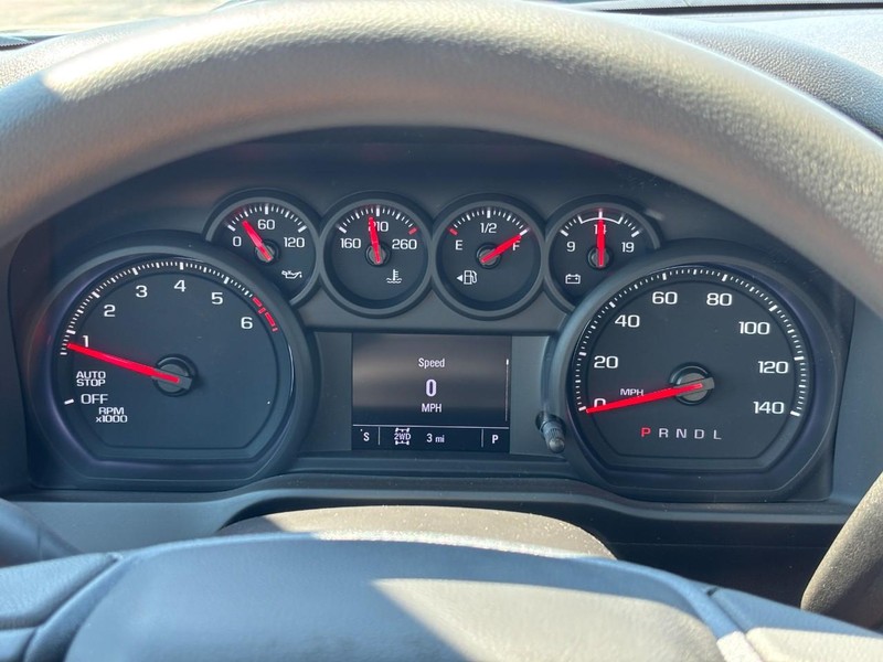 Chevrolet Silverado 1500 Vehicle Full-screen Gallery Image 13
