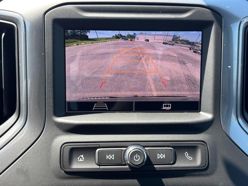 Chevrolet Silverado 1500 Vehicle Full-screen Gallery Image 15