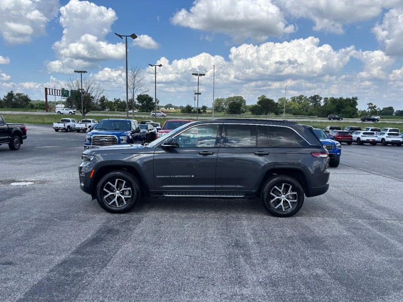 Jeep Grand Cherokee Vehicle Full-screen Gallery Image 2