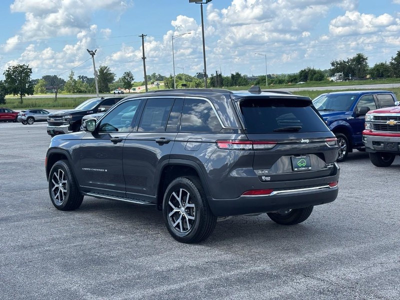 Jeep Grand Cherokee Vehicle Full-screen Gallery Image 3