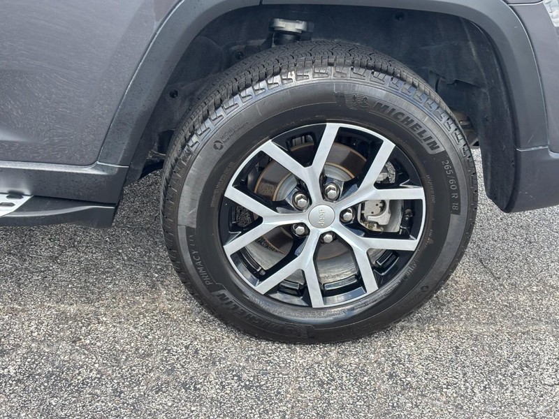 Jeep Grand Cherokee Vehicle Full-screen Gallery Image 9