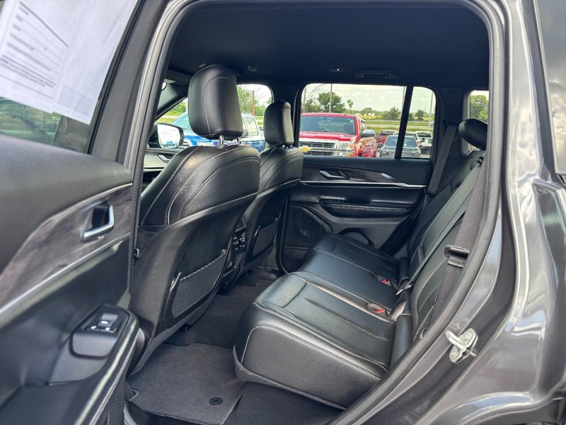 Jeep Grand Cherokee Vehicle Full-screen Gallery Image 10