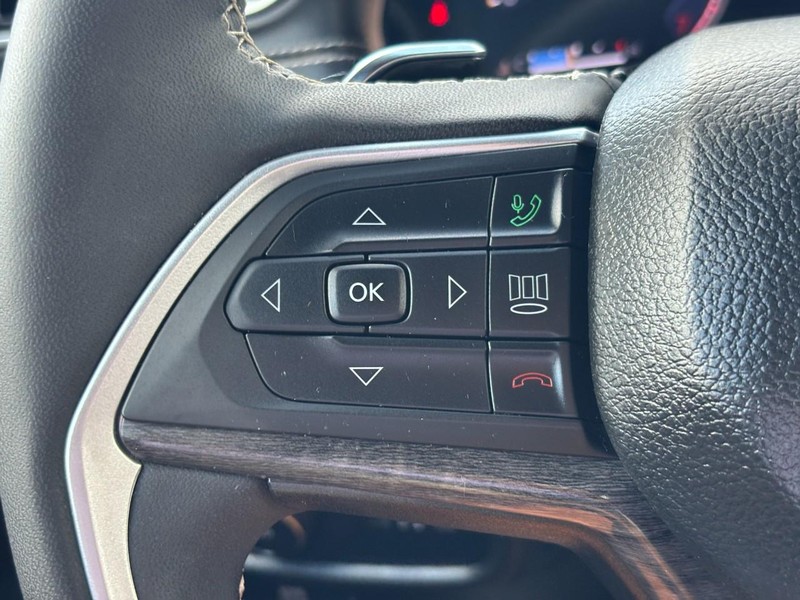 Jeep Grand Cherokee Vehicle Full-screen Gallery Image 17