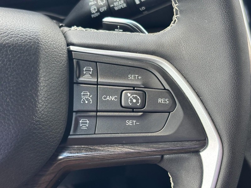 Jeep Grand Cherokee Vehicle Full-screen Gallery Image 18