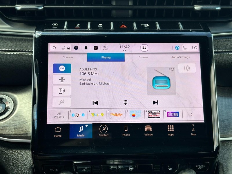 Jeep Grand Cherokee Vehicle Full-screen Gallery Image 20
