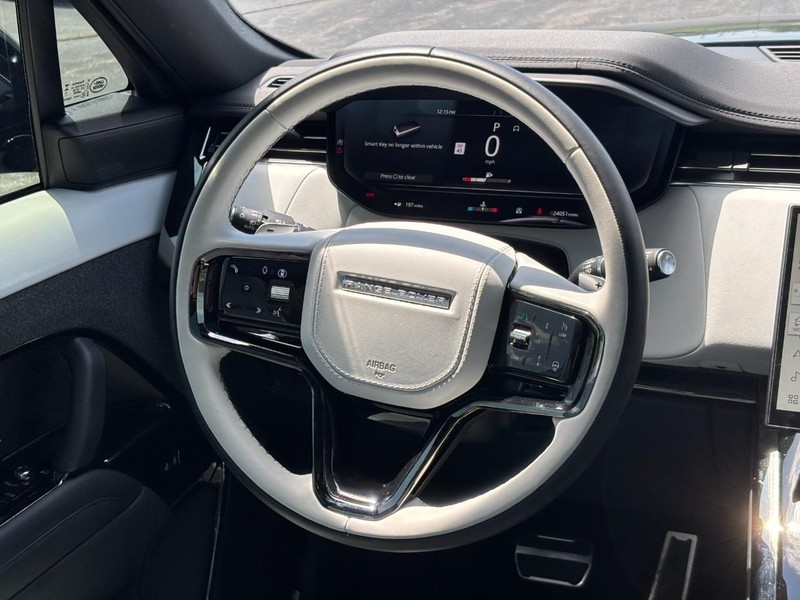 Land Rover Range Rover Sport Vehicle Full-screen Gallery Image 12