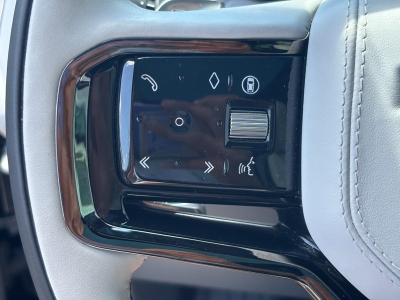 Land Rover Range Rover Sport Vehicle Full-screen Gallery Image 17
