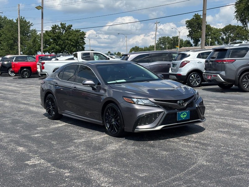Toyota Camry Vehicle Full-screen Gallery Image 7
