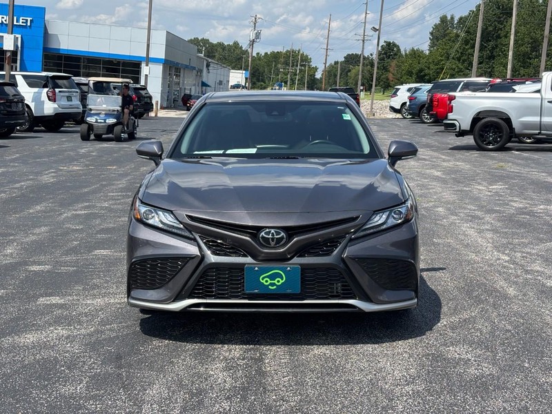 Toyota Camry Vehicle Full-screen Gallery Image 8
