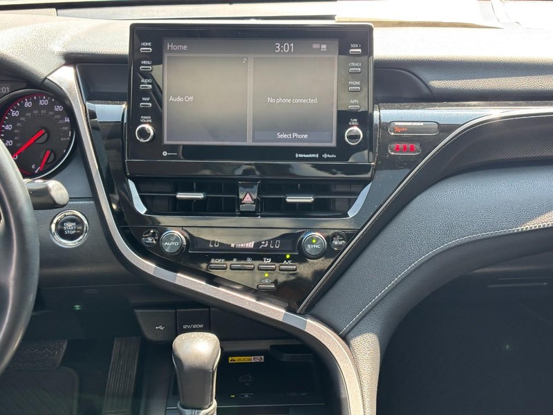 Toyota Camry Vehicle Full-screen Gallery Image 13