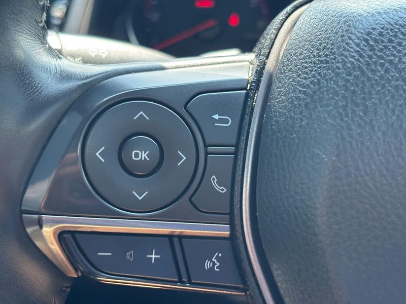 Toyota Camry Vehicle Full-screen Gallery Image 17