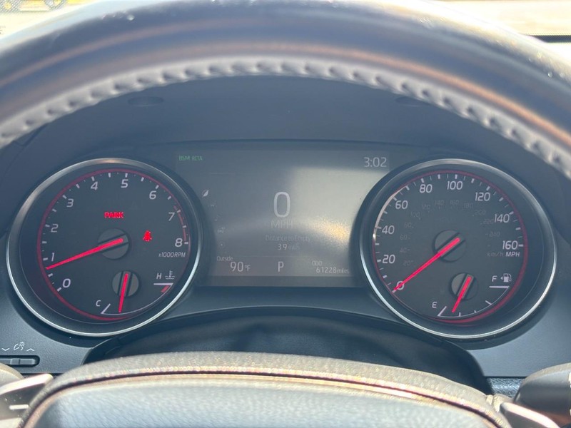 Toyota Camry Vehicle Full-screen Gallery Image 19