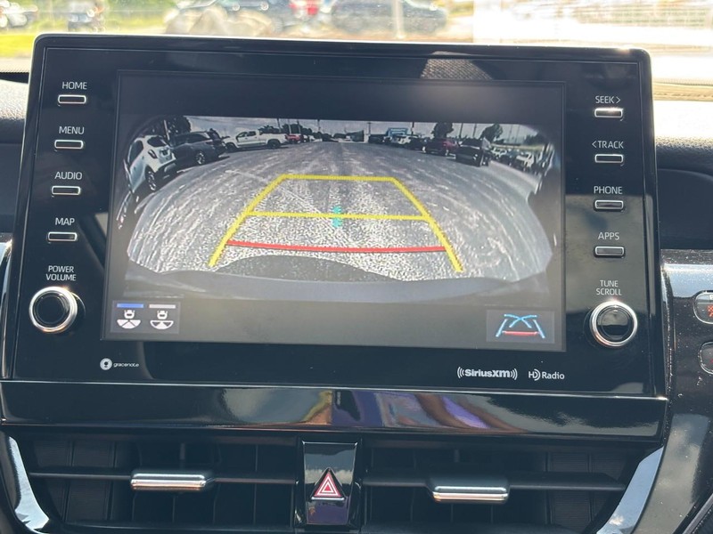 Toyota Camry Vehicle Full-screen Gallery Image 21