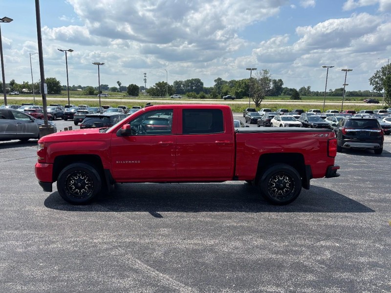 Chevrolet Silverado 1500 Vehicle Full-screen Gallery Image 2