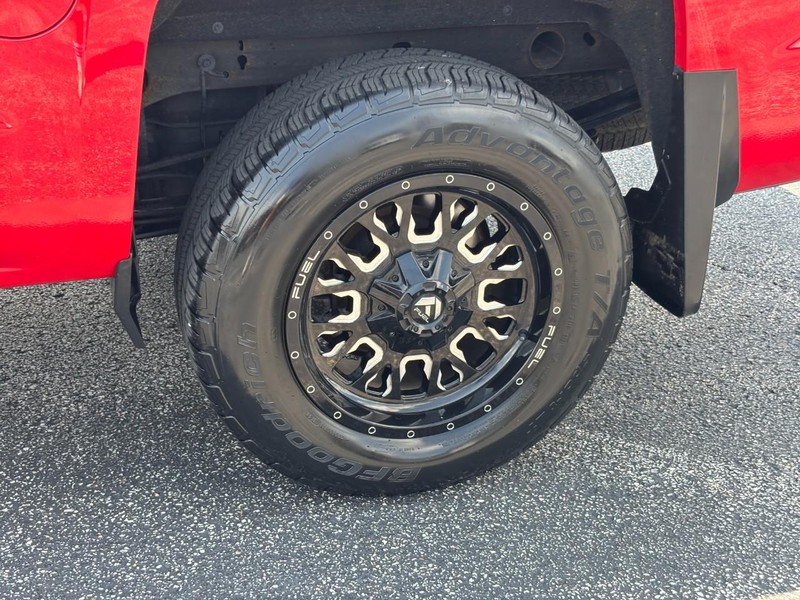 Chevrolet Silverado 1500 Vehicle Full-screen Gallery Image 9