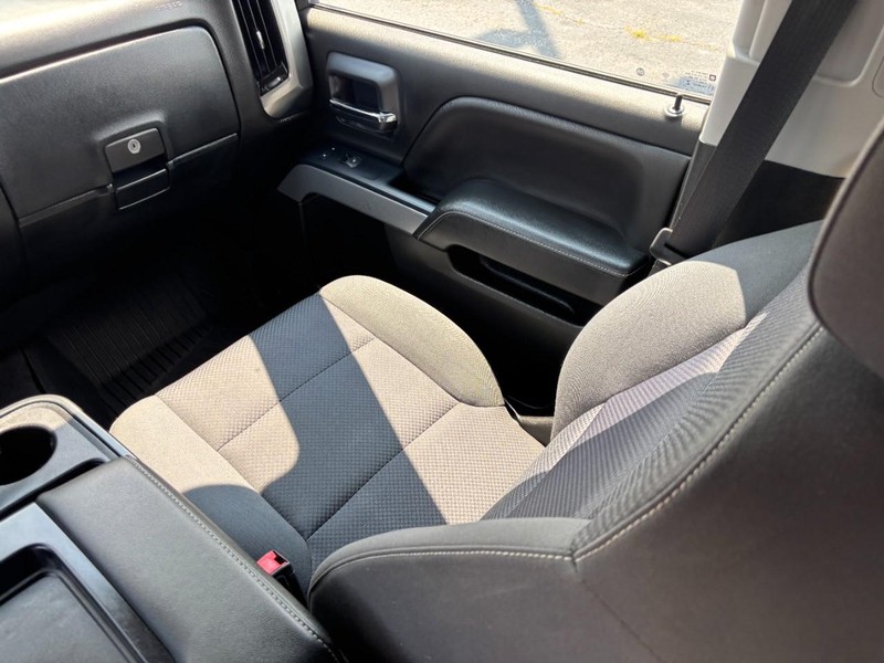 Chevrolet Silverado 1500 Vehicle Full-screen Gallery Image 14