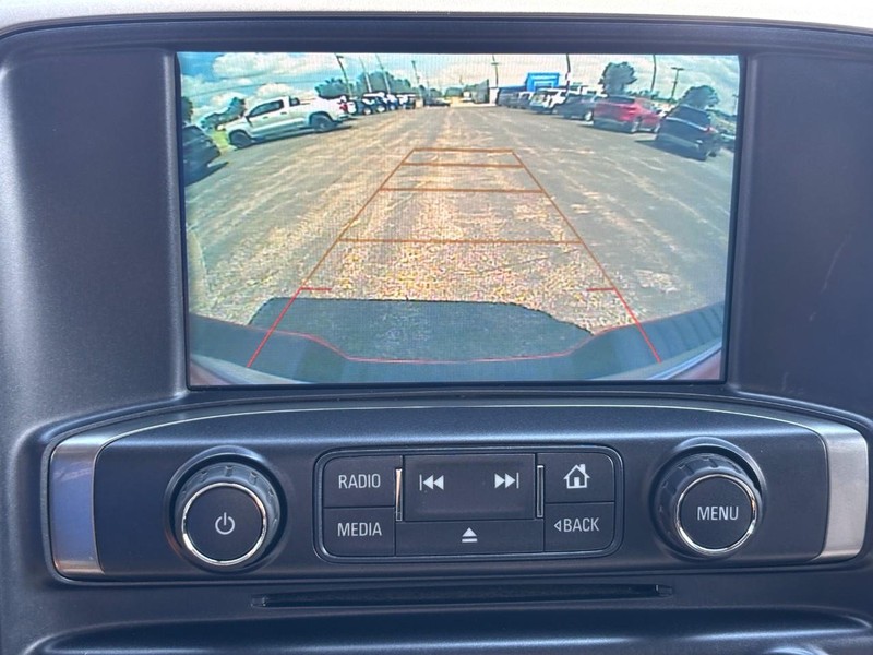 Chevrolet Silverado 1500 Vehicle Full-screen Gallery Image 21