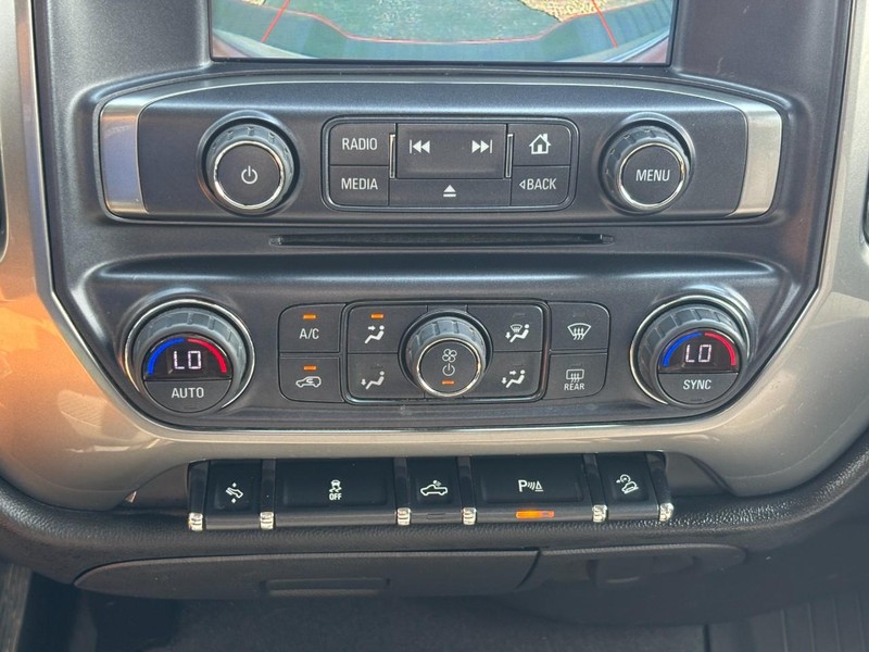 Chevrolet Silverado 1500 Vehicle Full-screen Gallery Image 22