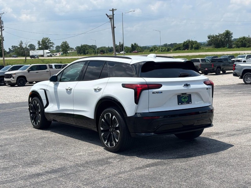 Chevrolet Blazer EV Vehicle Full-screen Gallery Image 03