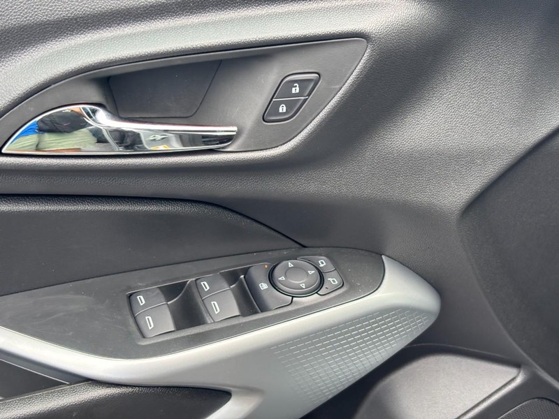 Chevrolet Trax Vehicle Full-screen Gallery Image 12