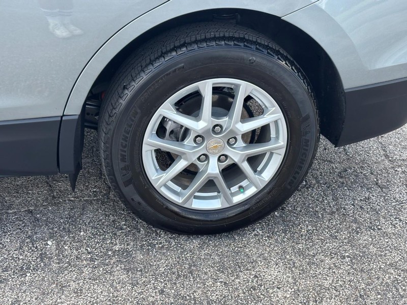 Chevrolet Equinox Vehicle Full-screen Gallery Image 9