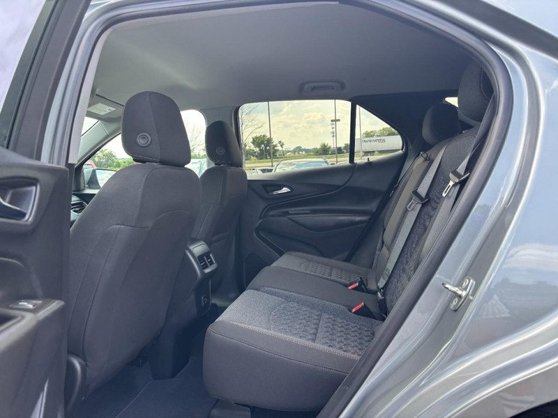 Chevrolet Equinox Vehicle Full-screen Gallery Image 10