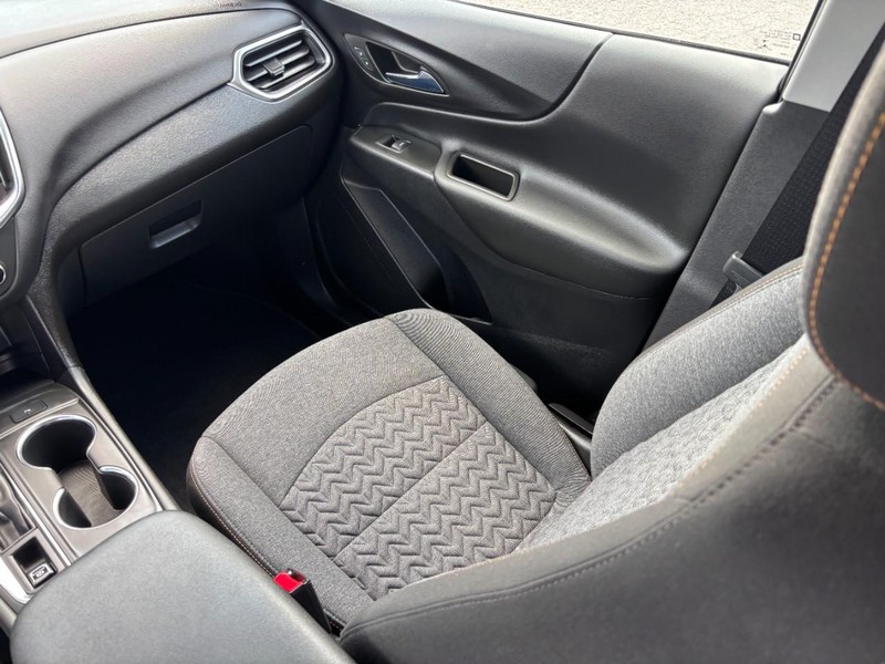 Chevrolet Equinox Vehicle Full-screen Gallery Image 14