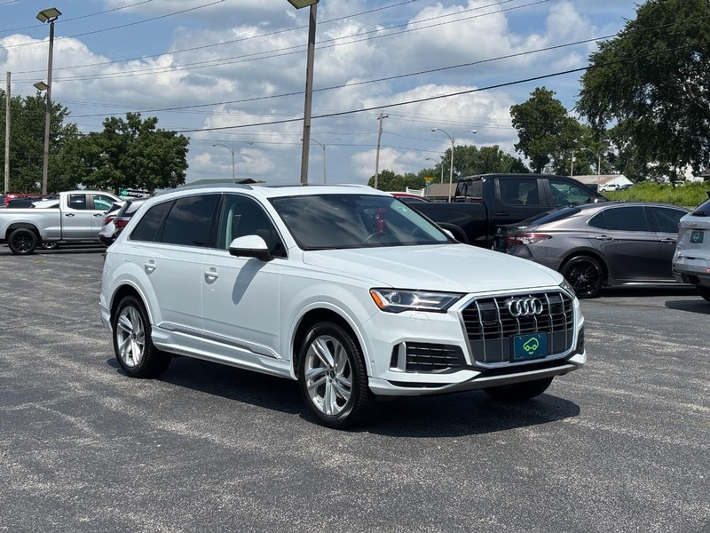 Audi Q7 Vehicle Full-screen Gallery Image 07