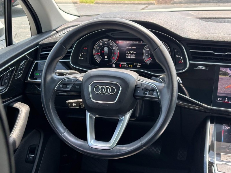Audi Q7 Vehicle Full-screen Gallery Image 13