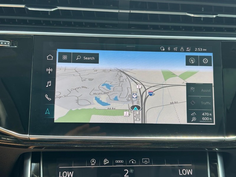 Audi Q7 Vehicle Full-screen Gallery Image 21