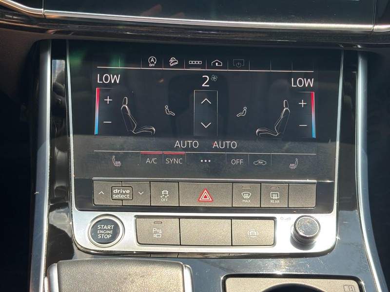 Audi Q7 Vehicle Full-screen Gallery Image 23