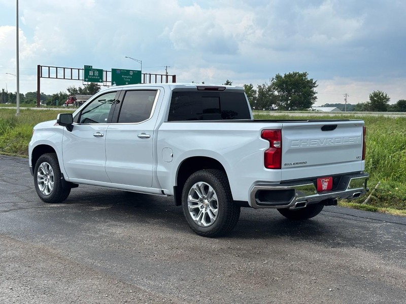 Chevrolet Silverado 1500 Vehicle Full-screen Gallery Image 3