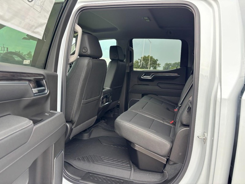 Chevrolet Silverado 1500 Vehicle Full-screen Gallery Image 5