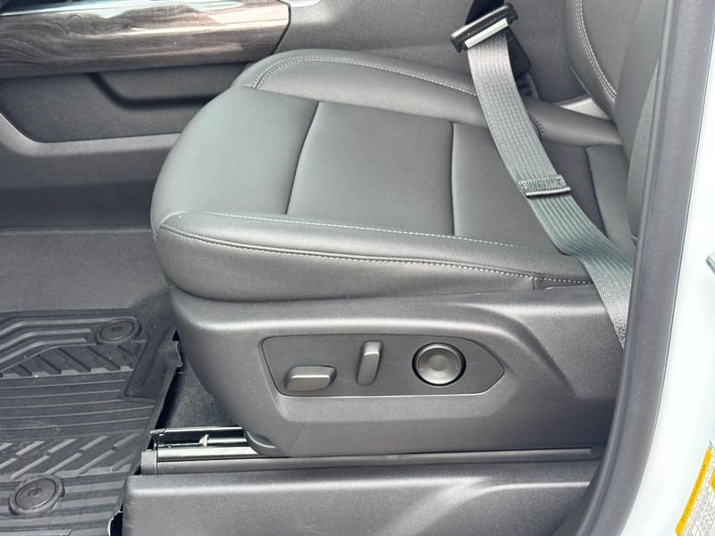 Chevrolet Silverado 1500 Vehicle Full-screen Gallery Image 10