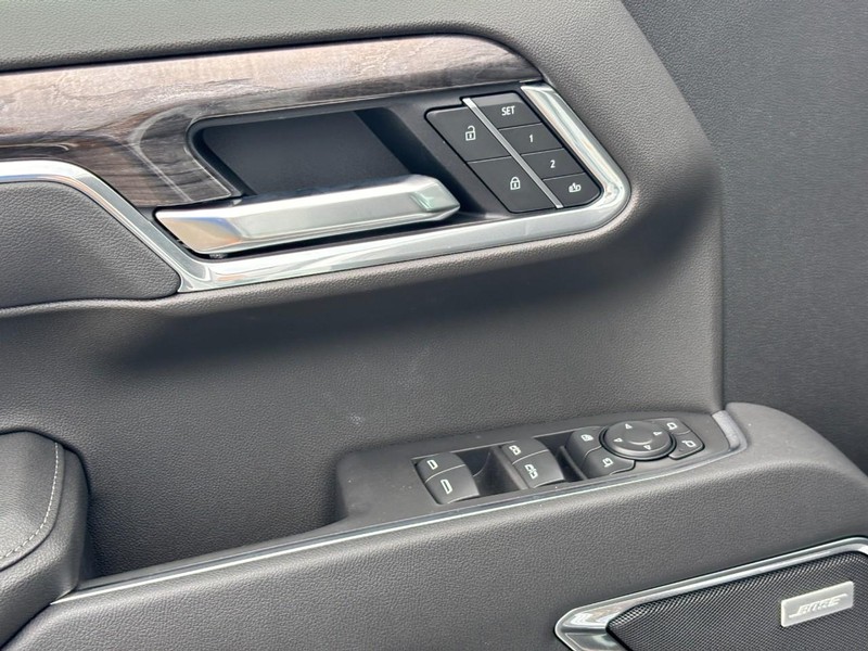 Chevrolet Silverado 1500 Vehicle Full-screen Gallery Image 11
