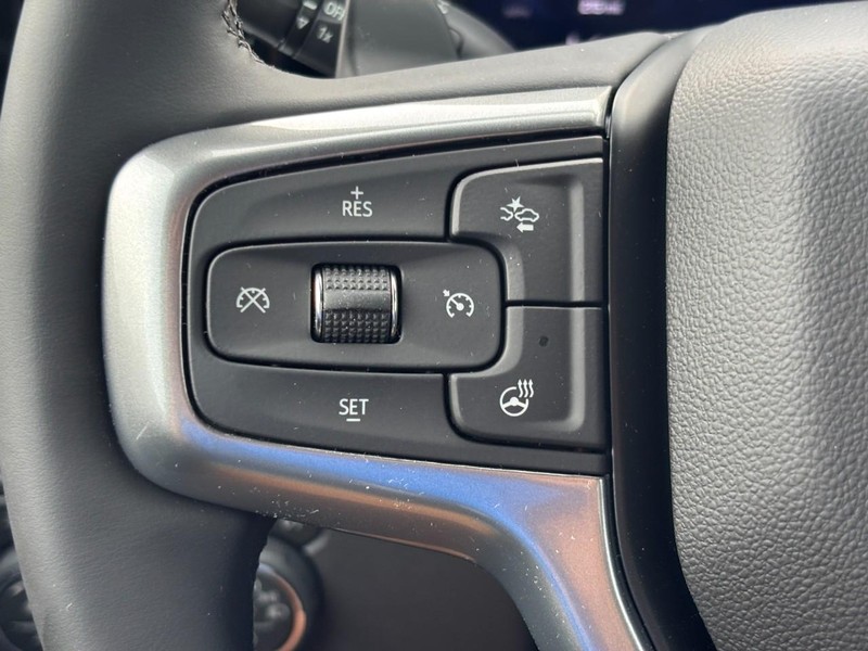 Chevrolet Silverado 1500 Vehicle Full-screen Gallery Image 12