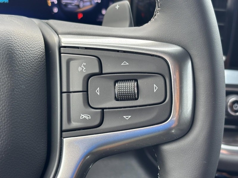 Chevrolet Silverado 1500 Vehicle Full-screen Gallery Image 13